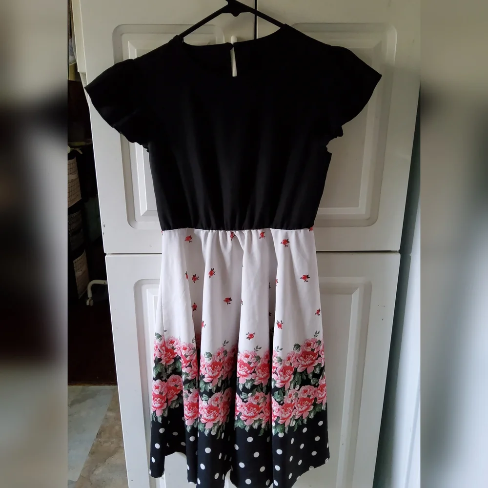 Special Occasion Girls Dresses (10-11y And 12y) - Picture 2 of 9